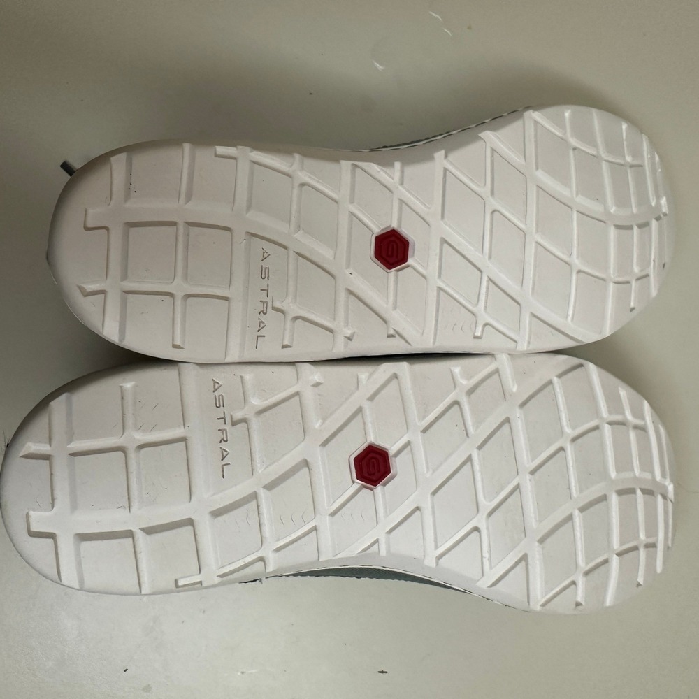 Astral Loyak Mens Size 8  CC